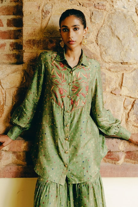 Drishti & Zahabia Green Silk, Crepe Embroidery Collared Kalamkari Print Shirt With Sharara Online at Aza Fashions Drishti & Zahabia_Green Silk, Crepe Embroidery Collared Kalamkari Print Shirt With Sharara _Online_at_Aza_Fashions