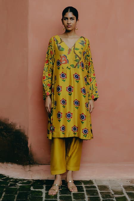 Drishti & Zahabia Yellow Kurta Dupion Silk Hand Embroidered Kalamkari V Neck Print With Salwar 