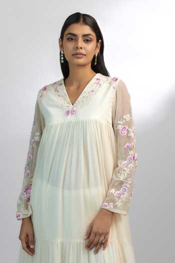 Ewoke_White Georgette Embroidery, Beads V-neck Wallflower Yoke Kurta With Pant _at_Aza_Fashions
