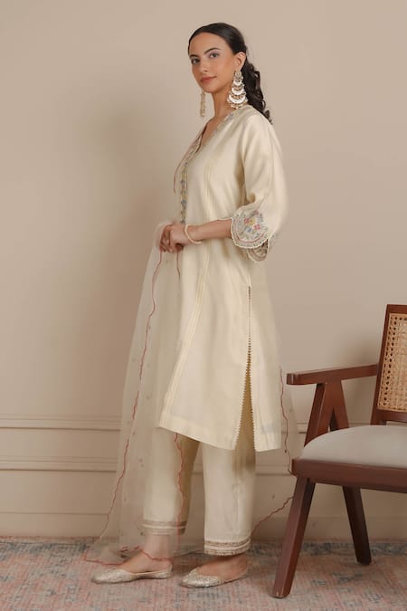 Buy_Nemaani_Ivory Chanderi Silk, Organza Embroidery V-neck Thread A-line Kurta Pant Set _Online_at_Aza_Fashions