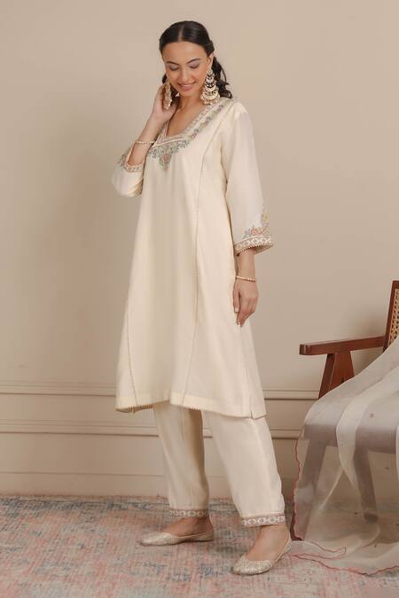 Nemaani_Ivory Chanderi Silk, Organza Embroidery, Gota Floral Thread Kurta Pant Set _Online_at_Aza_Fashions