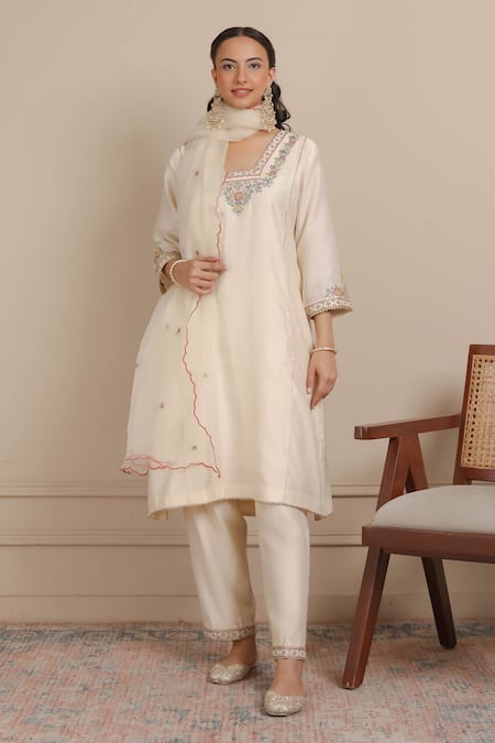 Buy_Nemaani_Ivory Chanderi Silk, Organza Embroidery, Gota Floral Thread Kurta Pant Set _Online_at_Aza_Fashions