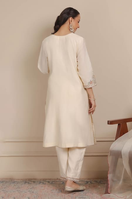 Nemaani Floral Thread Embroidered Kurta Pant Set 