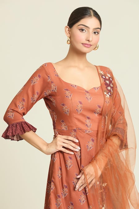 Samyukta Singhania_Brown Cotton, Silk Organza Embroidery V-neck Floral Print Anarkali Pant Set _at_Aza_Fashions