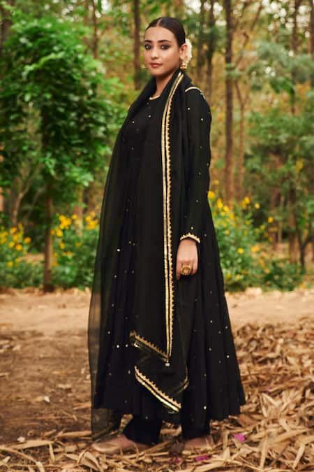 Shop Almaari By Pooja Patel Black Chanderi, Organza, Silk Mirrors, Gulkhaira Embroidered Anarkali Set Online at Aza Fashions Shop_Almaari By Pooja Patel_Black Chanderi, Organza, Silk Mirrors, Gulkhaira Embroidered Anarkali Set _Online_at_Aza_Fashions