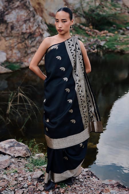 The Whole Nine Yards Black Pure Mulberry Silk Woven Hima Border Saree With Unstitched Blouse Piece 