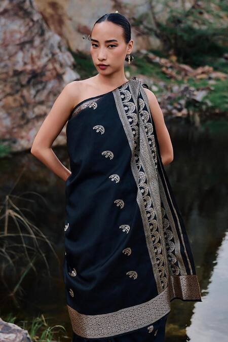 The Whole Nine Yards Black Silk Hima Geometric Border Woven Saree With Unstitched Blouse Piece Online at Aza Fashions The Whole Nine Yards_Black Silk Hima Geometric Border Woven Saree With Unstitched Blouse Piece _Online_at_Aza_Fashions