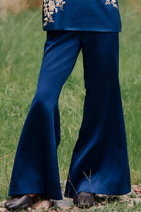 The Whole Nine Yards Blue Silk Embroidery Round Neck Kaza Floral Kurta And Ziva Pant Set Online at Aza Fashions The Whole Nine Yards_Blue Silk Embroidery Round Neck Kaza Floral Kurta And Ziva Pant Set _Online_at_Aza_Fashions