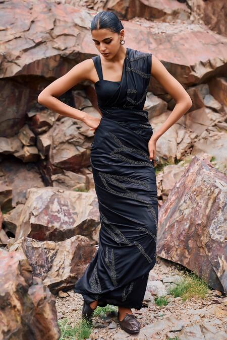 Buy The Whole Nine Yards Black Silk Beads, Embroidery Sweetheart Neck Nisha Wave Saree With Blouse Online at Aza Fashions Buy_The Whole Nine Yards_Black Silk Beads, Embroidery Sweetheart Neck Nisha Wave Saree With Blouse _Online_at_Aza_Fashions