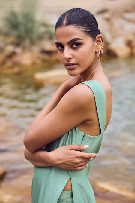 The Whole Nine Yards Green Chanderi Silk Embroidery Square Neck Vanam Deer Scenery Kurta And Pant Set at Aza Fashions The Whole Nine Yards_Green Chanderi Silk Embroidery Square Neck Vanam Deer Scenery Kurta And Pant Set _at_Aza_Fashions