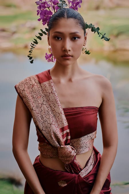 Shop_The Whole Nine Yards_Red Silk Unnati Floral Border Woven Saree With Unstitched Blouse Piece _Online_at_Aza_Fashions