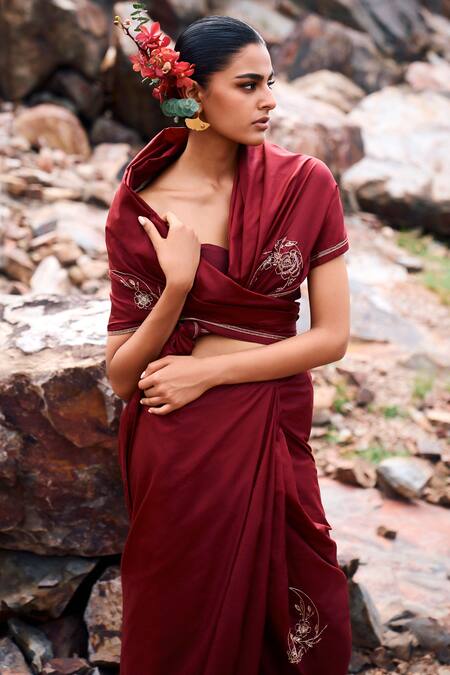 The Whole Nine Yards Wine Silk Zari, Embroidery Sweetheart Neck Joonbai Moon Saree With Blouse Online at Aza Fashions The Whole Nine Yards_Wine Silk Zari, Embroidery Sweetheart Neck Joonbai Moon Saree With Blouse _Online_at_Aza_Fashions