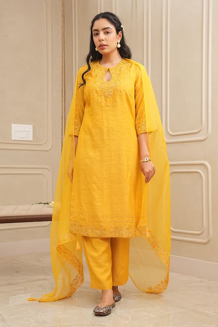 HOUSE OF KÀRMÀH Radiance Resham Embroidered Kurta & Pant Set 