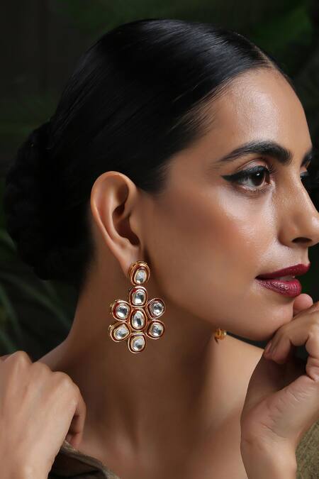 Buy Paisley Pop Red Embroidery Floral Kundan Embellished Studs Online at Aza Fashions Buy_Paisley Pop_Red Embroidery Floral Kundan Embellished Studs _Online_at_Aza_Fashions