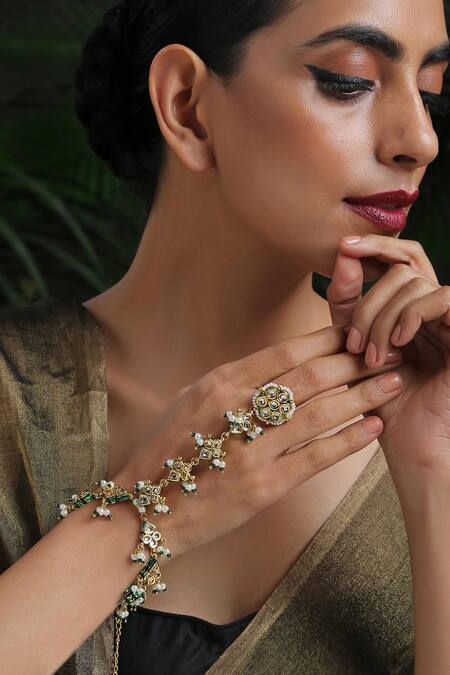 Buy_Paisley Pop_Green Kundan And Shell Pearl Embellished Maangtikka _Online_at_Aza_Fashions