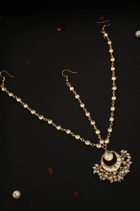 Paisley Pop Pearl Embellished Mathapatti 