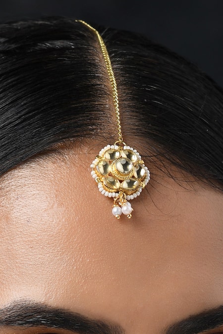 Shop Paisley Pop Gold Plated Floret Carved Maangtikka Online at Aza Fashions Shop_Paisley Pop_Gold Plated Floret Carved Maangtikka _Online_at_Aza_Fashions