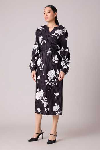 Shop Scarlet Sage Black Polyester Split V-neck Skylar Pleated Floral Print Dress With Belt Online at Aza Fashions Shop_Scarlet Sage_Black Polyester Split V-neck Skylar Pleated Floral Print Dress With Belt_Online_at_Aza_Fashions