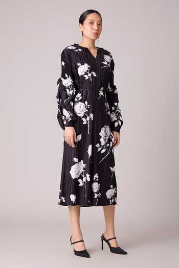 Scarlet Sage Black Polyester Split V-neck Skylar Pleated Floral Print Dress With Belt at Aza Fashions Scarlet Sage_Black Polyester Split V-neck Skylar Pleated Floral Print Dress With Belt_at_Aza_Fashions