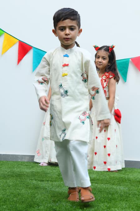 APRICOTKIDS Scooter Embroidered Kurta With Pyjama 