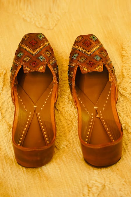 Loryphilory Brown Embroidered Fhulkari Thread Juttis 