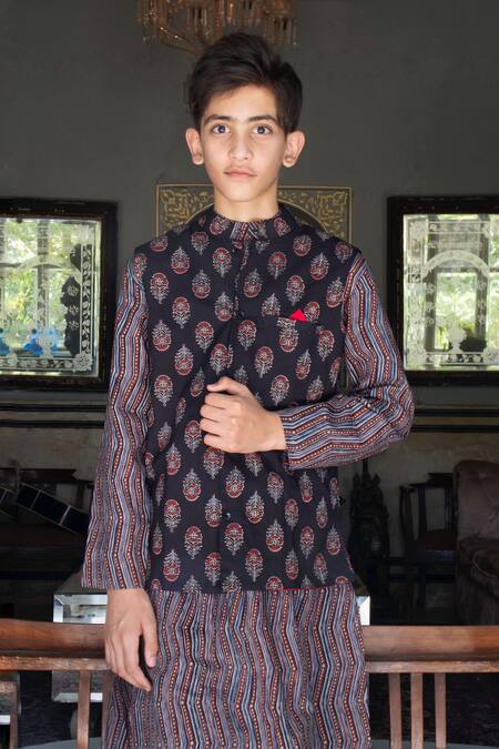 Laadlo_Black Indian Cotton Print Floral Bagru Handblock Bundi_Online_at_Aza_Fashions