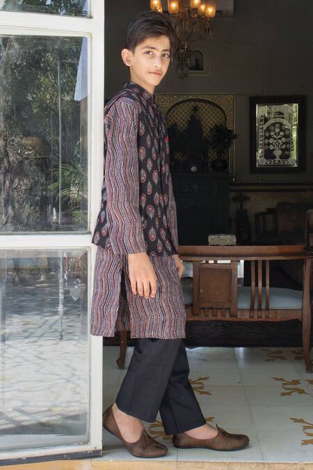 Buy_Laadlo_Black Indian Cotton Print Floral Bagru Handblock Bundi_Online_at_Aza_Fashions