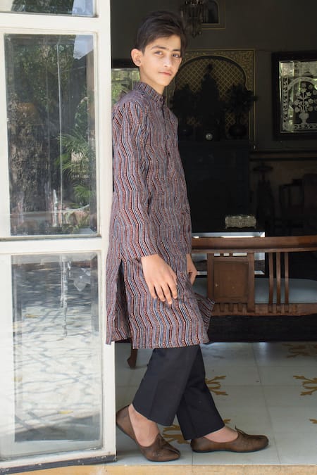 Laadlo_Black Indian Cotton Print Chevron Wave Bagru Kurta With Pant_Online_at_Aza_Fashions