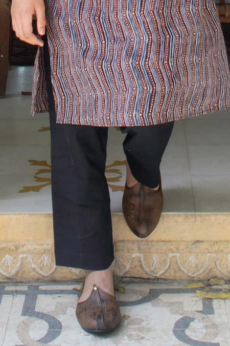 Buy_Laadlo_Black Indian Cotton Print Chevron Wave Bagru Kurta With Pant_Online_at_Aza_Fashions