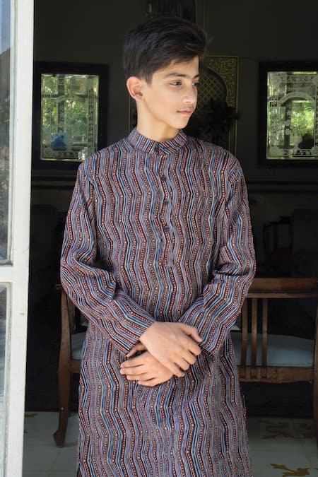Shop_Laadlo_Black Indian Cotton Print Chevron Wave Bagru Kurta With Pant_Online_at_Aza_Fashions