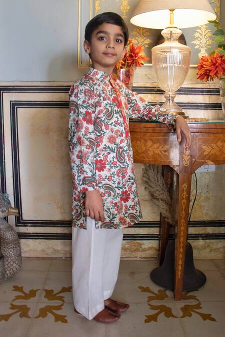 Laadlo_Maroon Indian Cotton Print Sadabahaar Kurta With Pant_Online_at_Aza_Fashions