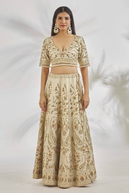 Shop Vandana Sethi Ivory , Organza Zari, Zardozi Paisley Embroidered Bridal Lehenga Set Online at Aza Fashions Shop_Vandana Sethi_Ivory , Organza Zari, Zardozi Paisley Embroidered Bridal Lehenga Set _Online_at_Aza_Fashions