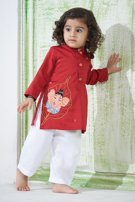 Vivedkids_Red Cotton Embroidery Bal Ganesha Kurta _Online_at_Aza_Fashions