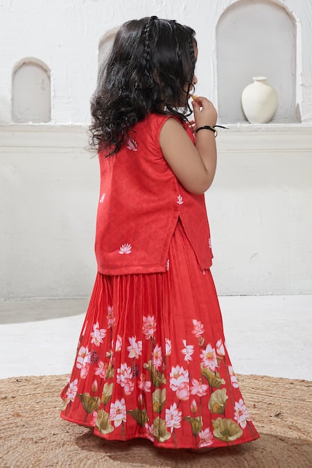 Shop Vivedkids Red Cotton, Linen Lotus Pichwai Print Kurta With Sharara at Aza Fashions Shop_Vivedkids_Red Cotton, Linen Lotus Pichwai Print Kurta With Sharara _at_Aza_Fashions