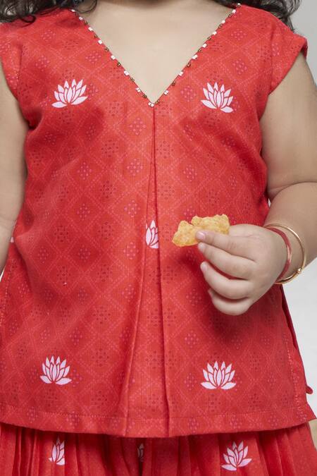 Shop Vivedkids Red Cotton, Linen Lotus Pichwai Print Kurta With Sharara Online at Aza Fashions Shop_Vivedkids_Red Cotton, Linen Lotus Pichwai Print Kurta With Sharara _Online_at_Aza_Fashions