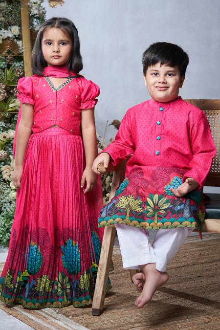 Shop_Vivedkids_Red Cotton Embroidery Pichwai Print Kurta Set _Online_at_Aza_Fashions
