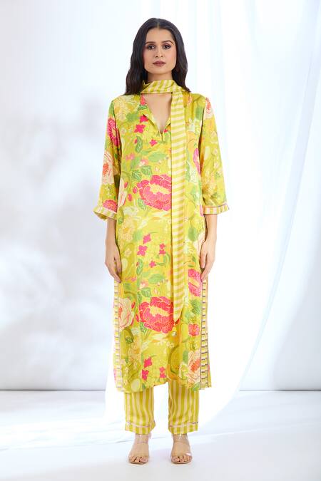 Buy_Gopi Vaid_Yellow Satin Gota Patti Collared Floral Print Kurta And Pant Set