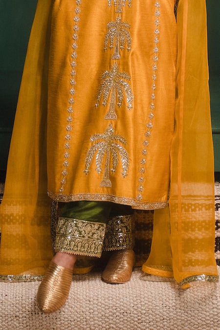 Masaba Yellow Silk Organza, Silk, Viscose Sequins, Zari, The Aam Panna Kurta Pant Set Online at Aza Fashions Masaba_Yellow Silk Organza, Silk, Viscose Sequins, Zari, The Aam Panna Kurta Pant Set _Online_at_Aza_Fashions