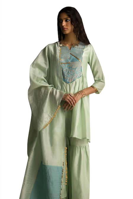 Buy Charkhee Green Kurta And Dupatta Chanderi Embroidered Zari Notched Bodice Sharara Set Online at Aza Fashions Buy_Charkhee_Green Kurta And Dupatta Chanderi Embroidered Zari Notched Bodice Sharara Set _Online_at_Aza_Fashions