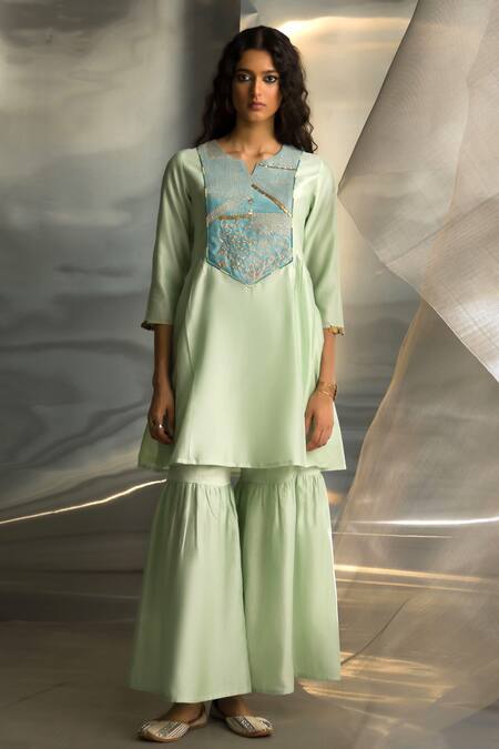 Shop Charkhee Green Kurta And Dupatta Chanderi Embroidered Zari Notched Bodice Sharara Set Online at Aza Fashions Shop_Charkhee_Green Kurta And Dupatta Chanderi Embroidered Zari Notched Bodice Sharara Set _Online_at_Aza_Fashions
