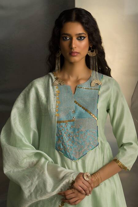Buy Charkhee Green Kurta And Dupatta Chanderi Embroidered Zari Notched Bodice Sharara Set Buy_Charkhee_Green Kurta And Dupatta Chanderi Embroidered Zari Notched Bodice Sharara Set
