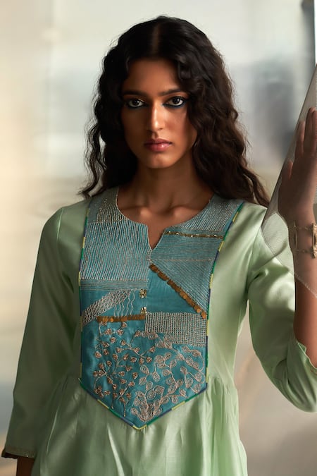 Shop Charkhee Green Kurta And Dupatta Chanderi Embroidered Zari Notched Bodice Sharara Set Shop_Charkhee_Green Kurta And Dupatta Chanderi Embroidered Zari Notched Bodice Sharara Set