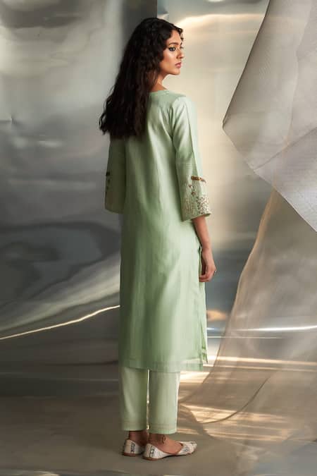 Shop Charkhee Green Kurta And Dupatta Chanderi Embroidered Zari Round Egypt Pattern Pant Set at Aza Fashions Shop_Charkhee_Green Kurta And Dupatta Chanderi Embroidered Zari Round Egypt Pattern Pant Set _at_Aza_Fashions