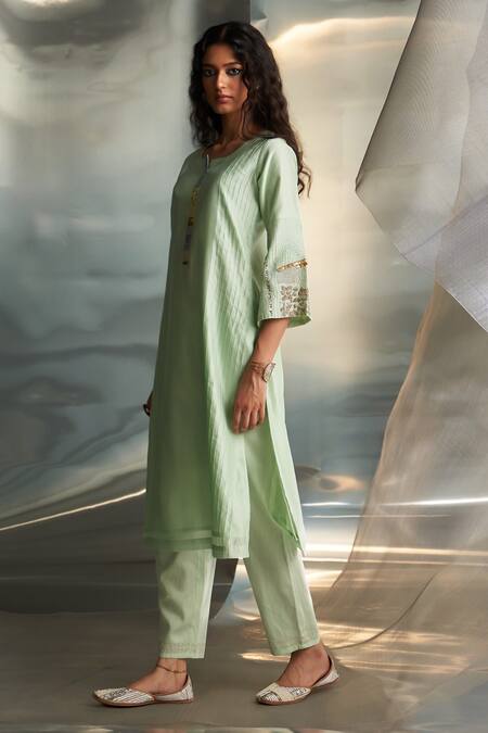Shop Charkhee Green Kurta And Dupatta Chanderi Embroidered Zari Round Egypt Pattern Pant Set Online at Aza Fashions Shop_Charkhee_Green Kurta And Dupatta Chanderi Embroidered Zari Round Egypt Pattern Pant Set _Online_at_Aza_Fashions