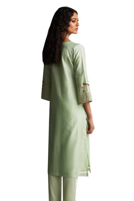 Charkhee Green Kurta And Dupatta Chanderi Embroidered Zari Round Egypt Pattern Pant Set at Aza Fashions Charkhee_Green Kurta And Dupatta Chanderi Embroidered Zari Round Egypt Pattern Pant Set _at_Aza_Fashions