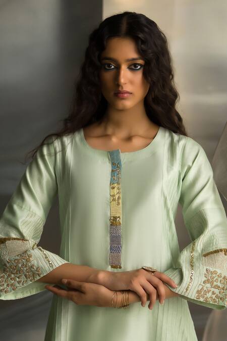 Shop Charkhee Green Kurta And Dupatta Chanderi Embroidered Zari Round Egypt Pattern Pant Set Shop_Charkhee_Green Kurta And Dupatta Chanderi Embroidered Zari Round Egypt Pattern Pant Set