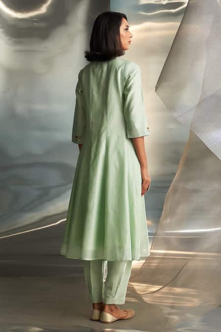 Shop Charkhee Green Kurta And Dupatta Chanderi Embroidered Zari Notched Panelled Salwar Set at Aza Fashions Shop_Charkhee_Green Kurta And Dupatta Chanderi Embroidered Zari Notched Panelled Salwar Set _at_Aza_Fashions