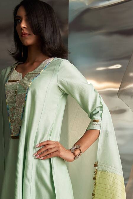 Buy Charkhee Green Kurta And Dupatta Chanderi Embroidered Zari Notched Panelled Salwar Set Online at Aza Fashions Buy_Charkhee_Green Kurta And Dupatta Chanderi Embroidered Zari Notched Panelled Salwar Set _Online_at_Aza_Fashions