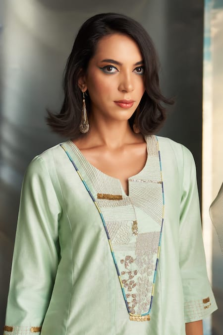 Shop Charkhee Green Kurta And Dupatta Chanderi Embroidered Zari Notched Panelled Salwar Set Shop_Charkhee_Green Kurta And Dupatta Chanderi Embroidered Zari Notched Panelled Salwar Set