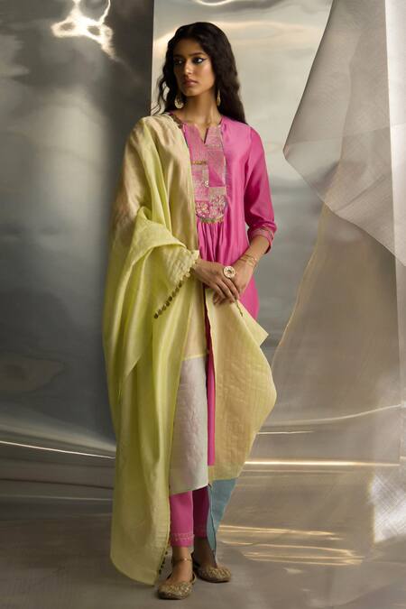 Charkhee Pink Kurta And Dupatta Chanderi Embroidered Zari Notched Bodice Pant Set Online at Aza Fashions Charkhee_Pink Kurta And Dupatta Chanderi Embroidered Zari Notched Bodice Pant Set _Online_at_Aza_Fashions